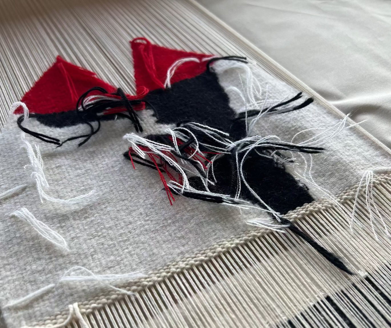 Casquette Mark De Belleroy et Atelier Robert Four Aubusson, casquette made in france tissé à la maison, casquette série très limitée, casquette 8 exemplaires, casquette made in France, casquette baseball, casquette Aubusson, casquette tapisserie d'aubusson