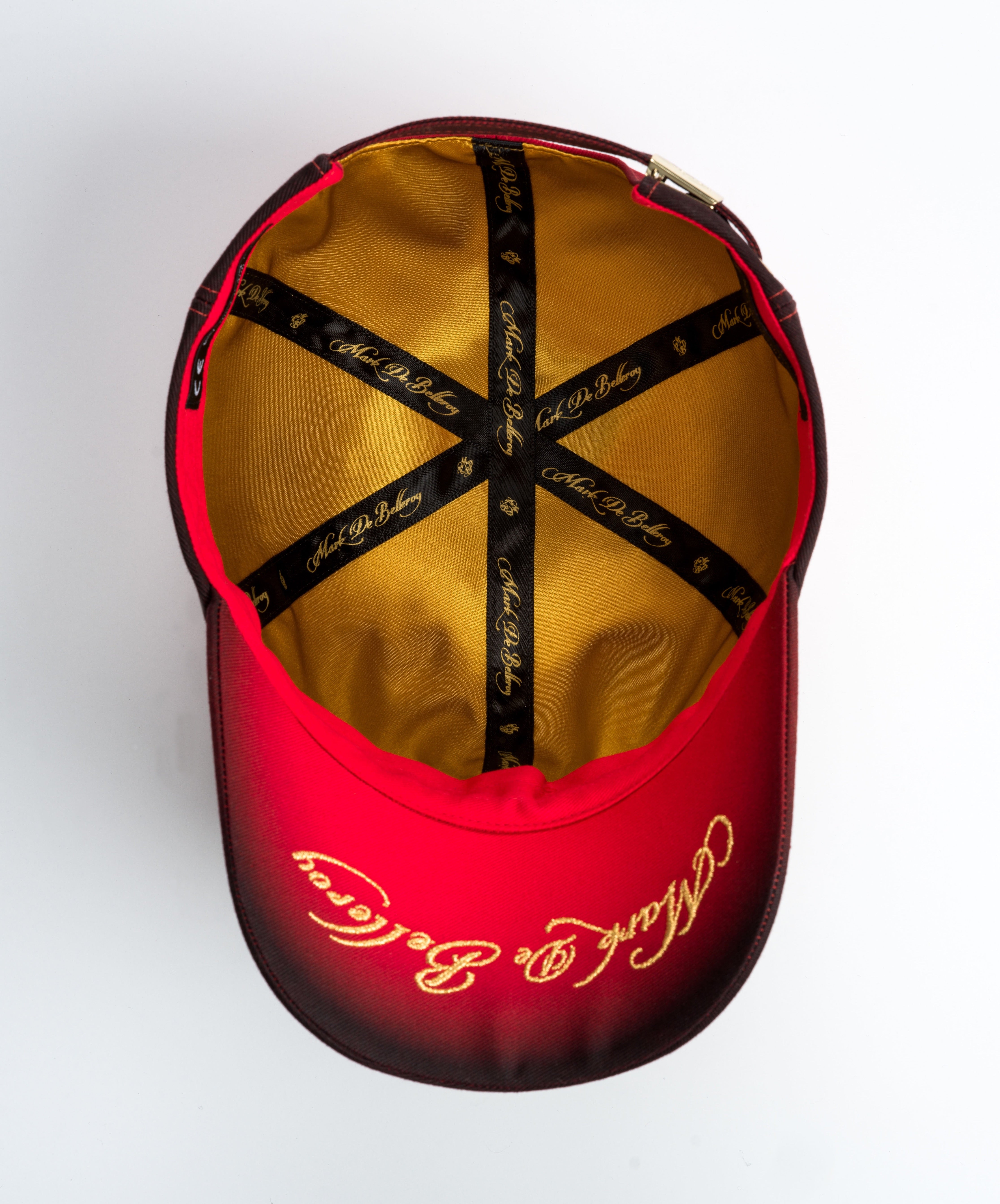 Casquette de luxe Mark De Belleroy - Luxury cap - French cap - baseball luxury cap - Baseball Cap -Mark De Belleroy - Casquette baseball - casquette de luxe - casquette rouge et noire - casquette premium - casquette haut de gamme - casquette fabriquée en France - Casquette made in France - Casquette prestige - casquette de collection - casquette fashion - casquette brodée - casquette maison française - casquette maison de luxe - casquette homme - casquette femme - casquette no gender