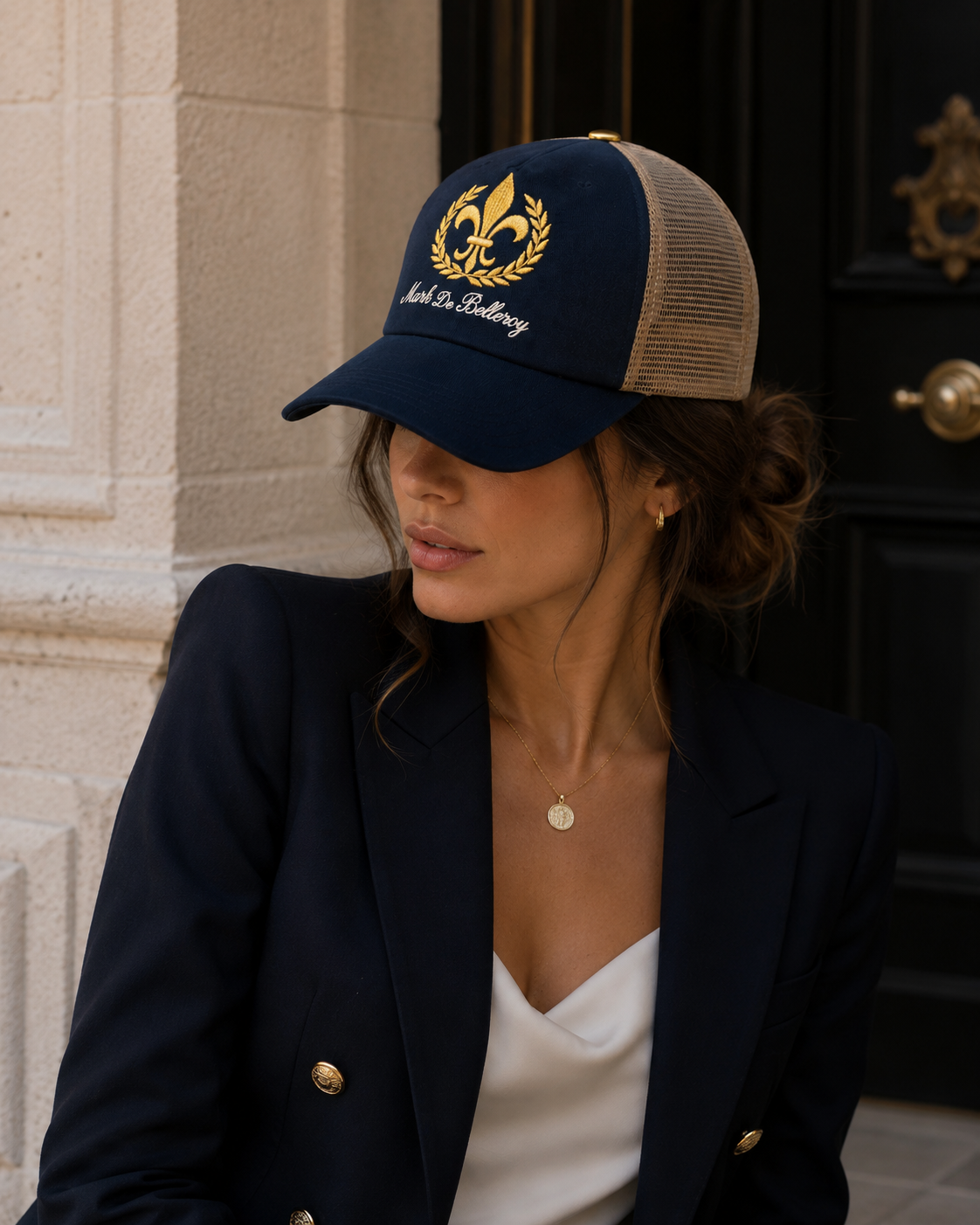 Luxury women’s navy blue trucker cap with a golden lily Mark De Belleroy