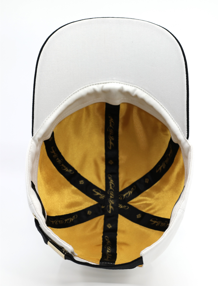 casquette de luxe noire et blanche vue intérieure intérieur satin doré made in France Mark De Belleroy