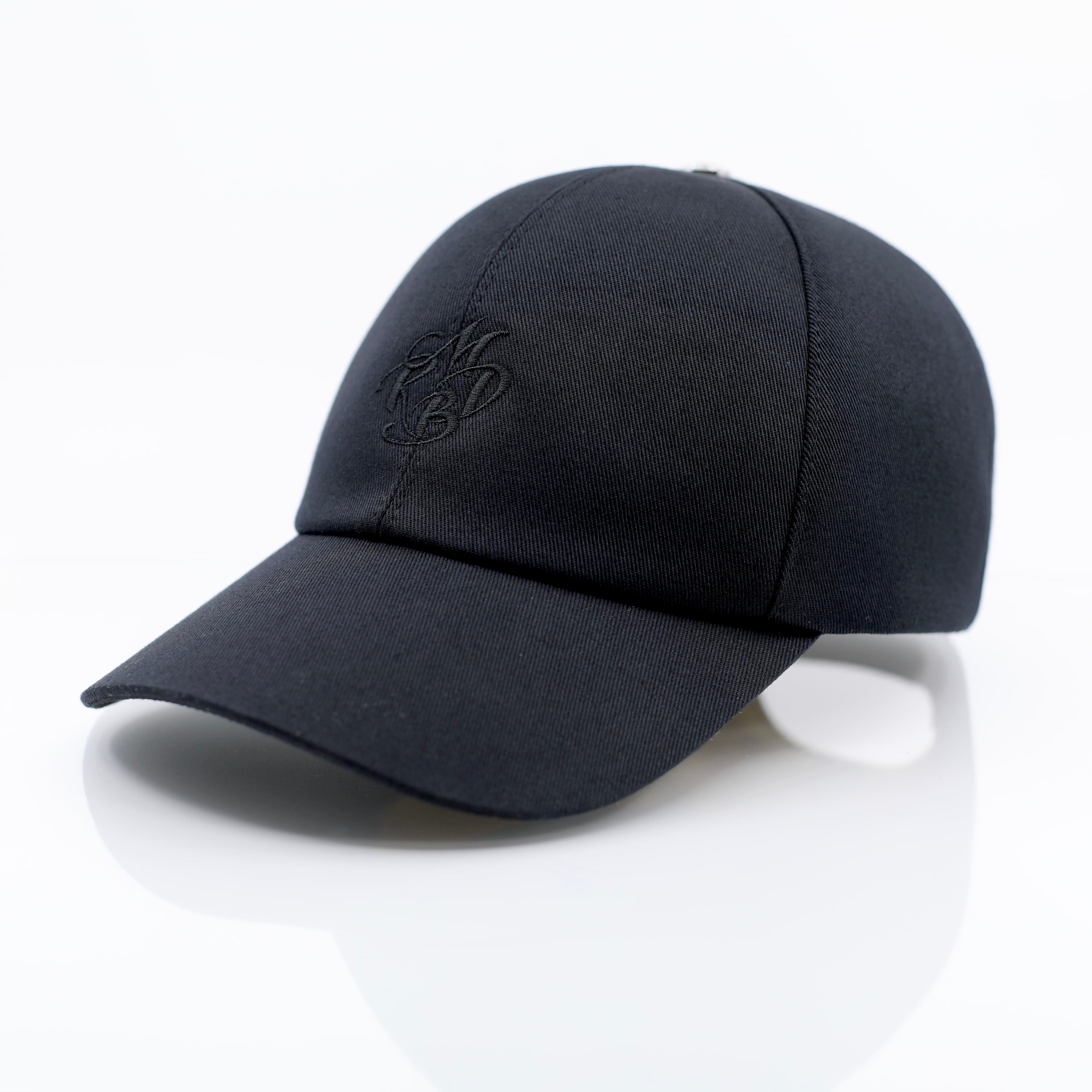 Casquette de luxe Mark De Belleroy - Luxury cap - French cap - baseball luxury cap - Baseball Cap -Mark De Belleroy - Casquette baseball - casquette de luxe - casquette blanche - casquette premium - casquette haut de gamme - casquette fabriquée en France - Casquette made in France - Casquette prestige - casquette de collection - casquette fashion - casquette brodée - casquette maison française - casquette maison de luxe - casquette homme - casquette femme - casquette no gender