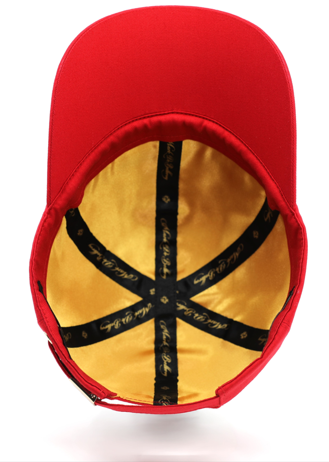 casquette de luxe rouge intense vue arrière intérieur satin doré made in France