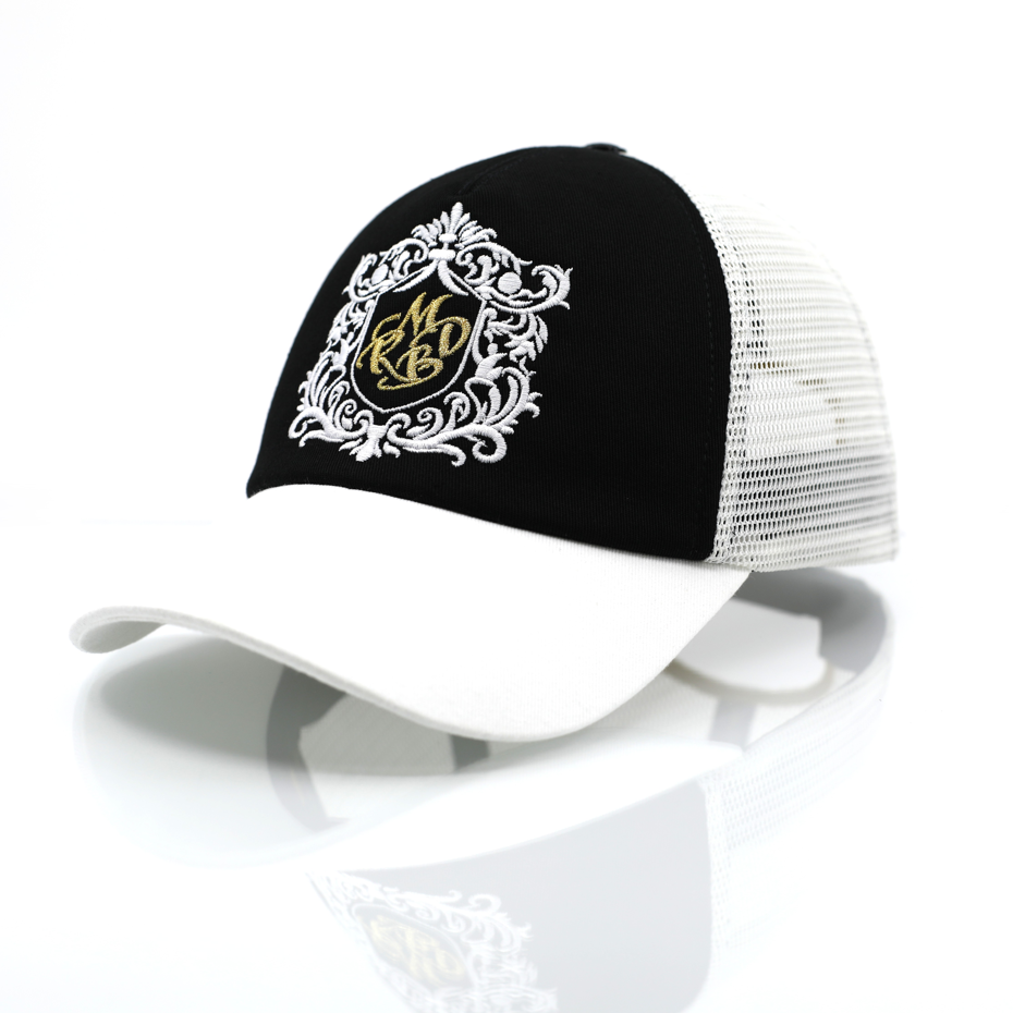 Casquette de luxe Mark De Belleroy - Luxury cap - French cap - Trucker luxury cap - trucker Cap -Mark De Belleroy - Casquette trucker - casquette de luxe - casquette noire et blanche - casquette premium - casquette haut de gamme - casquette fabriquée en France - Casquette made in France - Casquette prestige - casquette de collection - casquette fashion - casquette brodée - casquette maison française - casquette maison de luxe - casquette homme - casquette femme - casquette no gender - casquette brodée