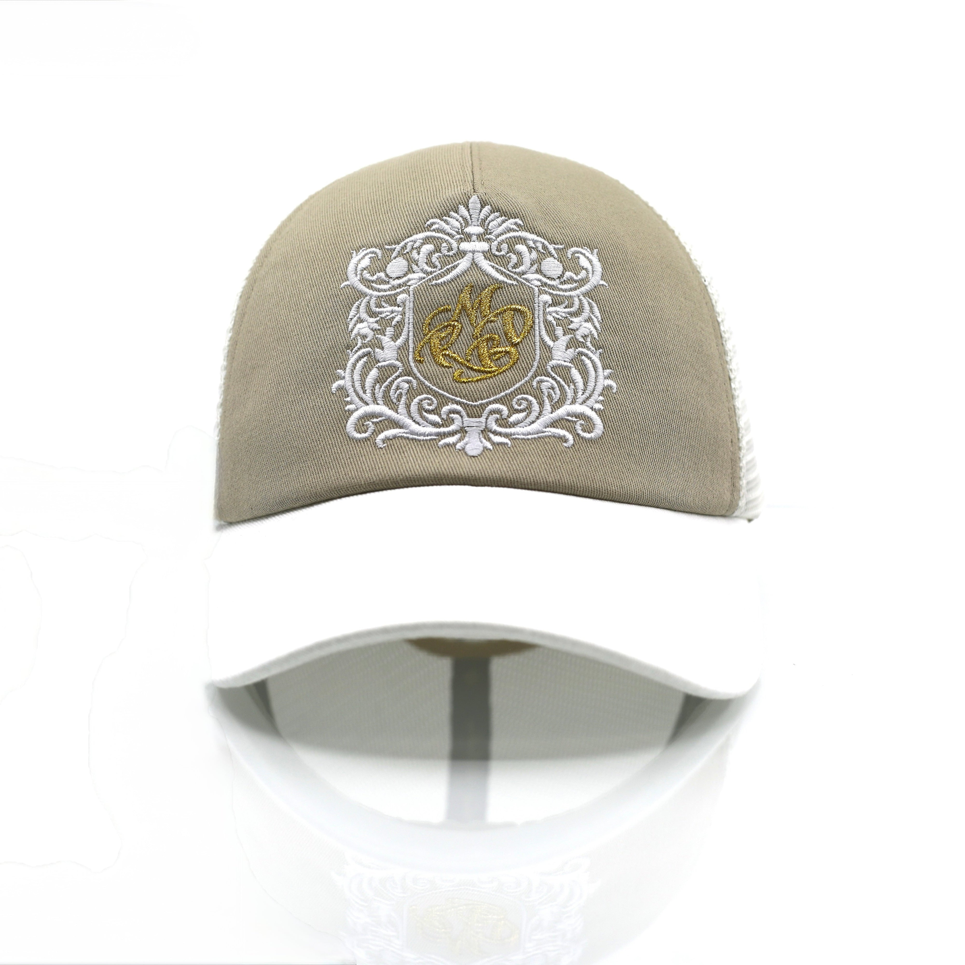Casquette trucker beige et blanche brodée Mark De Belleroy made in France