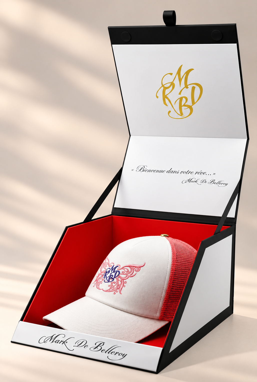 casquette trucker de luxe blanche et rose Mark De Belleroy écrin signature made in France