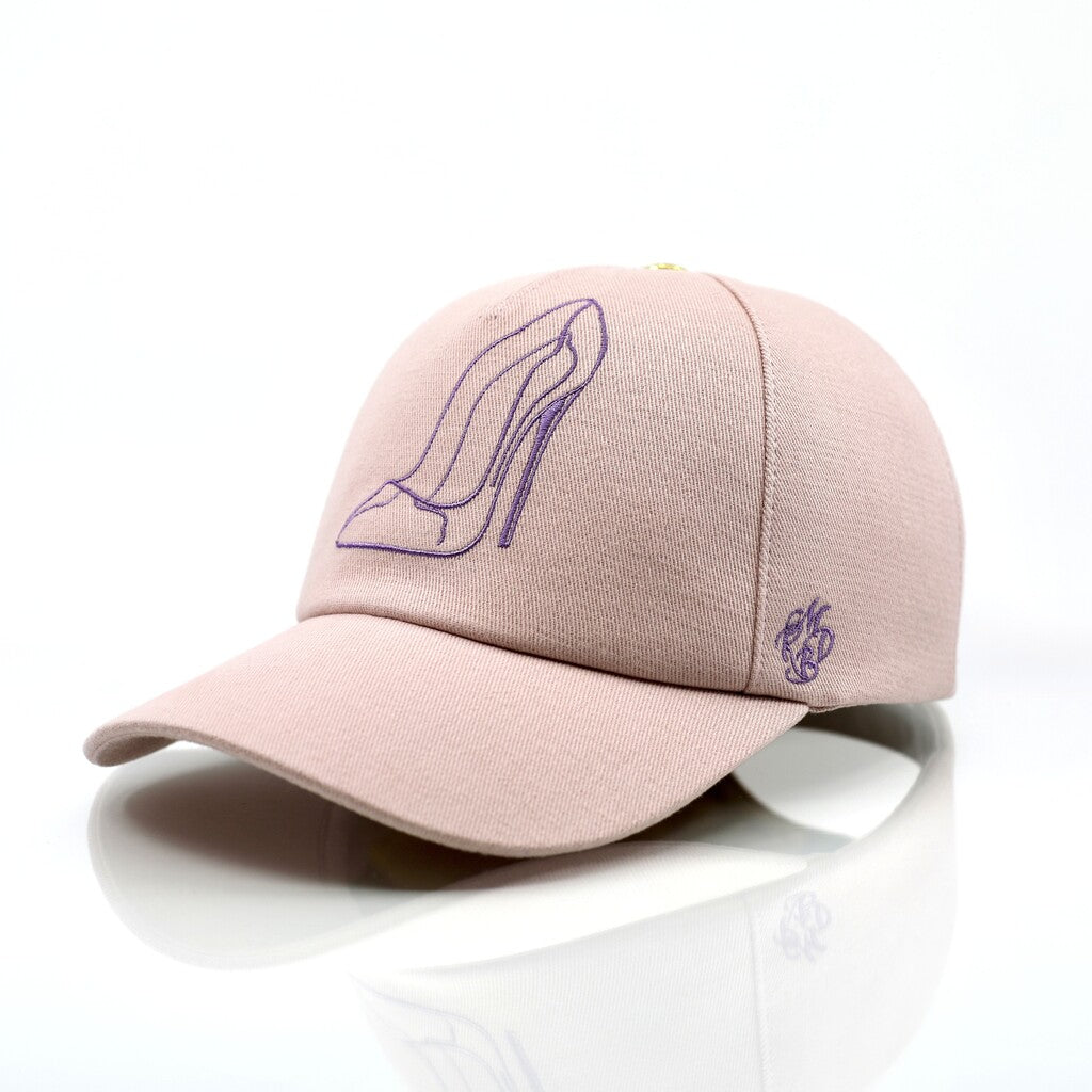 Casquette de luxe Mark De Belleroy - Luxury cap - French cap - luxury cap -Mark De Belleroy - Casquette baseball 5 pans - casquette de luxe - casquette rose poudré - casquette premium - casquette haut de gamme - casquette fabriquée en France - Casquette made in France - Casquette prestige - casquette de collection - casquette fashion - casquette brodée - casquette maison française - casquette maison de luxe - casquette homme - casquette femme - casquette no gender - casquette escarpin - casquette femme