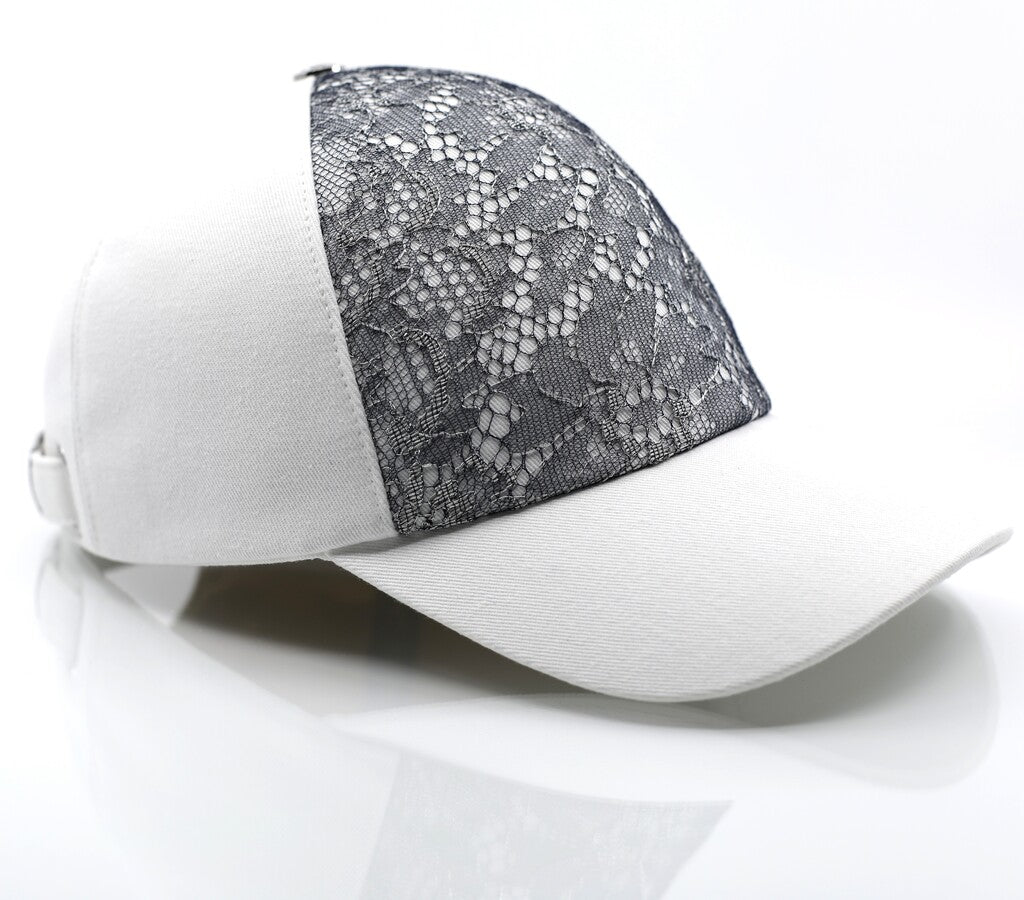 Casquette de luxe Mark De Belleroy - Luxury cap - French cap - baseball luxury cap - Baseball Cap -Mark De Belleroy - Casquette baseball - casquette de luxe - casquette blanche - casquette premium - casquette haut de gamme - casquette fabriquée en France - Casquette made in France - Casquette prestige - casquette de collection - casquette fashion - casquette brodée - casquette maison française - casquette maison de luxe - casquette homme - casquette femme - casquette no gender - casquette dentelle