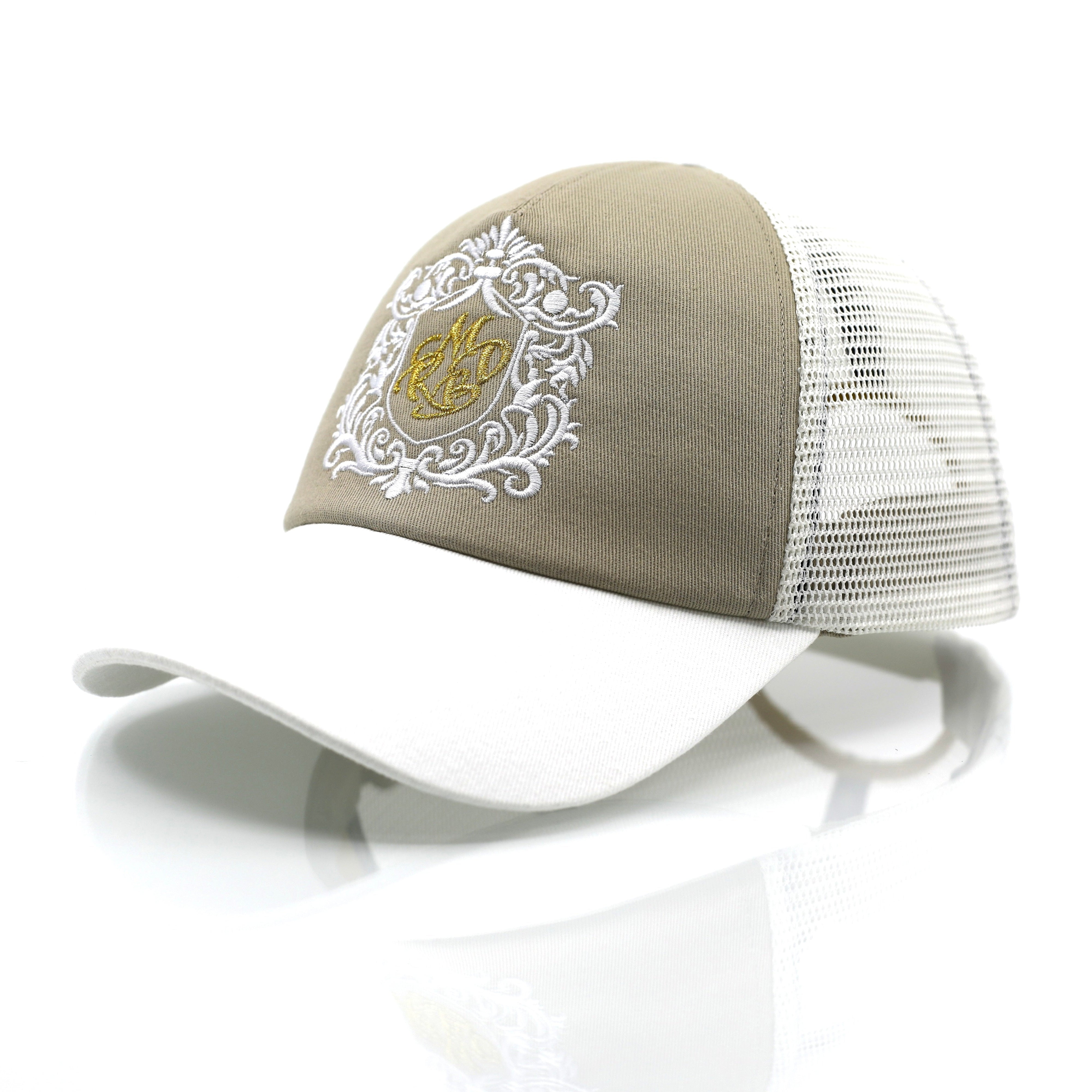 Casquette de luxe Mark De Belleroy - Luxury cap - French cap - Trucker luxury cap - trucker Cap -Mark De Belleroy - Casquette trucker - casquette de luxe - casquette rouge - casquette premium - casquette haut de gamme - casquette fabriquée en France - Casquette made in France - Casquette prestige - casquette de collection - casquette fashion - casquette brodée - casquette maison française - casquette maison de luxe - casquette homme - casquette femme - casquette no gender - casquette brodée - trucker