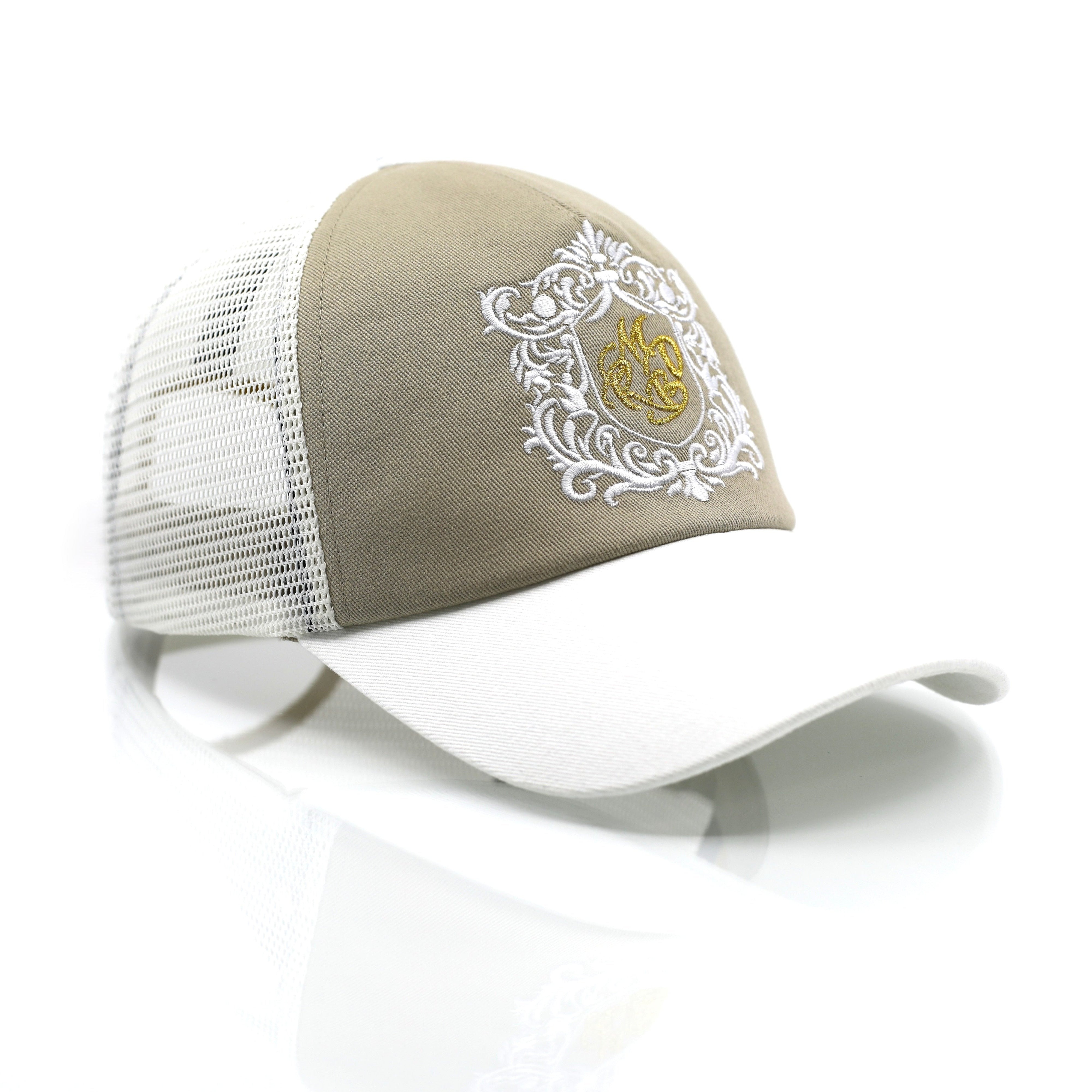 Casquette de luxe Mark De Belleroy - Luxury cap - French cap - Trucker luxury cap - trucker Cap -Mark De Belleroy - Casquette trucker - casquette de luxe - casquette beige et blanche - casquette premium - casquette haut de gamme - casquette fabriquée en France - Casquette made in France - Casquette prestige - casquette de collection - casquette fashion - casquette brodée - casquette maison française - casquette maison de luxe - casquette homme - casquette femme - casquette no gender - casquette brodée