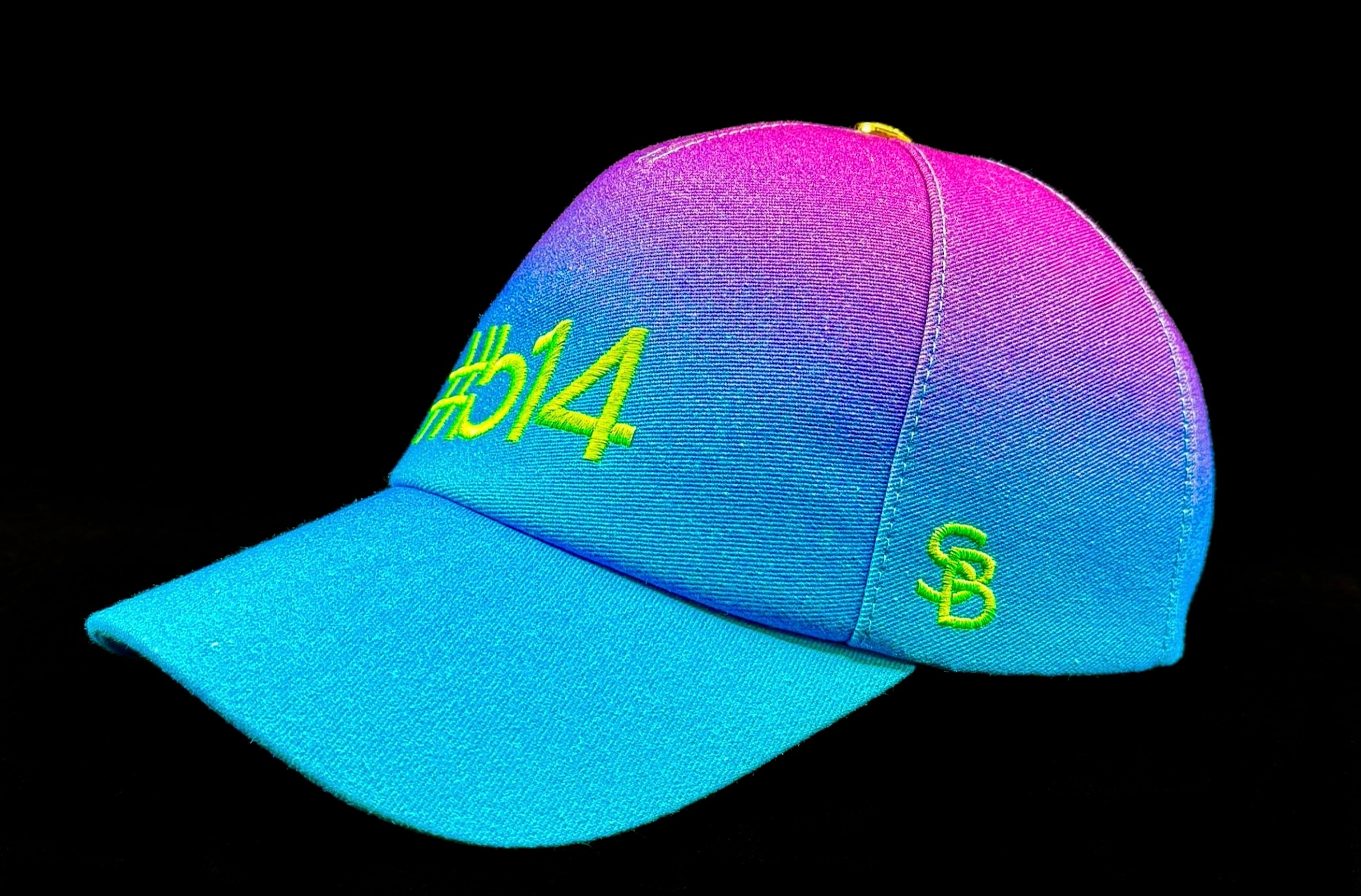 Casquette sur-mesure - Casquette de luxe- Casquette made in france - Casquette Mark De Belleroy - casquette fabriquée en France - casquette dégradée - casquette bleue et violet