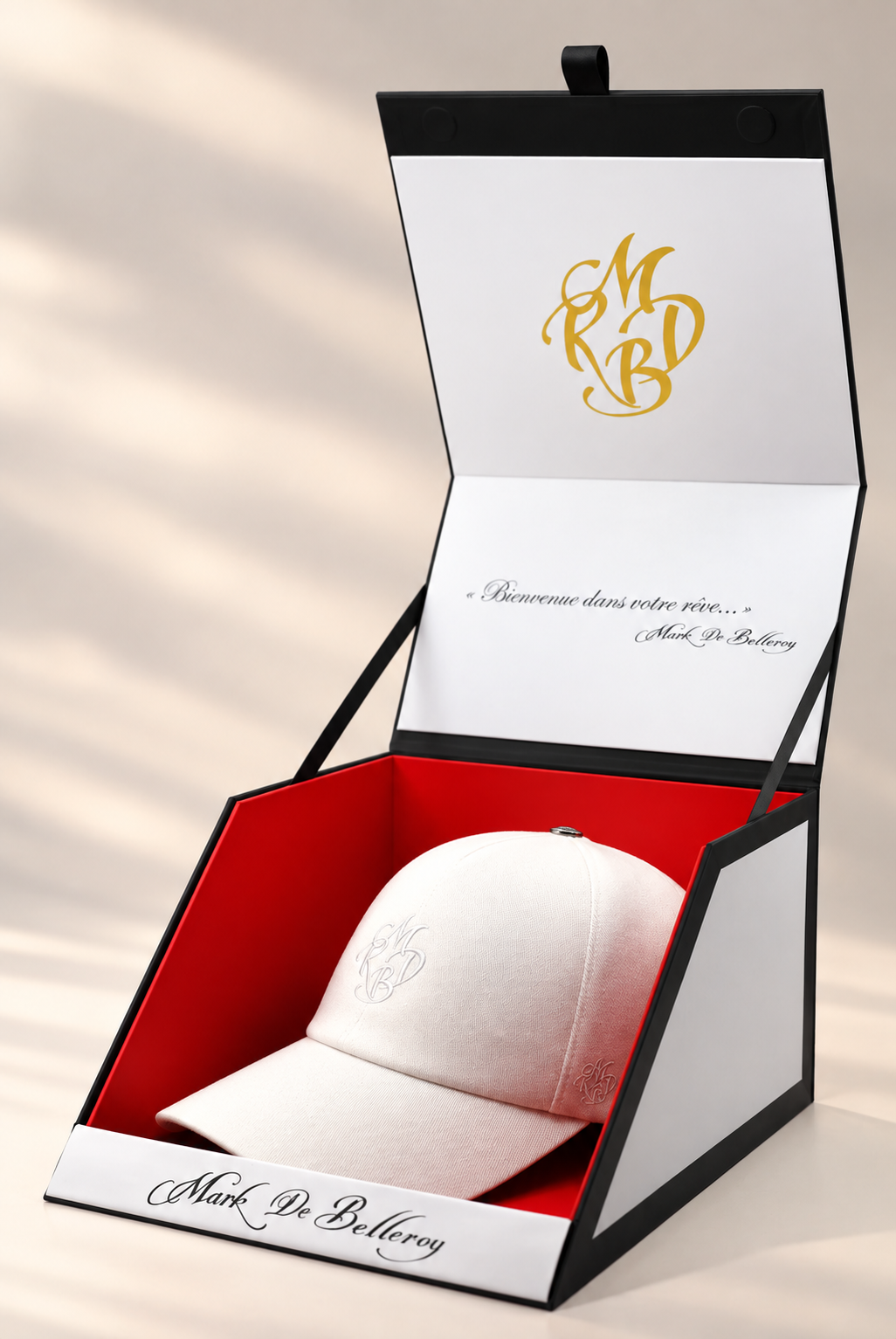 casquette de golf de luxe blanche Mark De Belleroy écrin signature made in France
