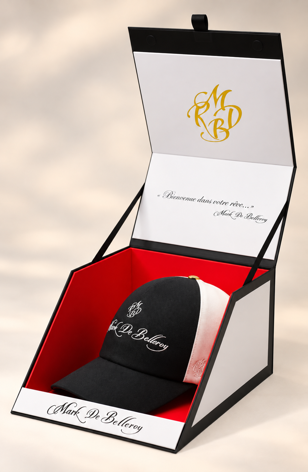 casquette de luxe noire et blanche Mark De Belleroy écrin signature made in France