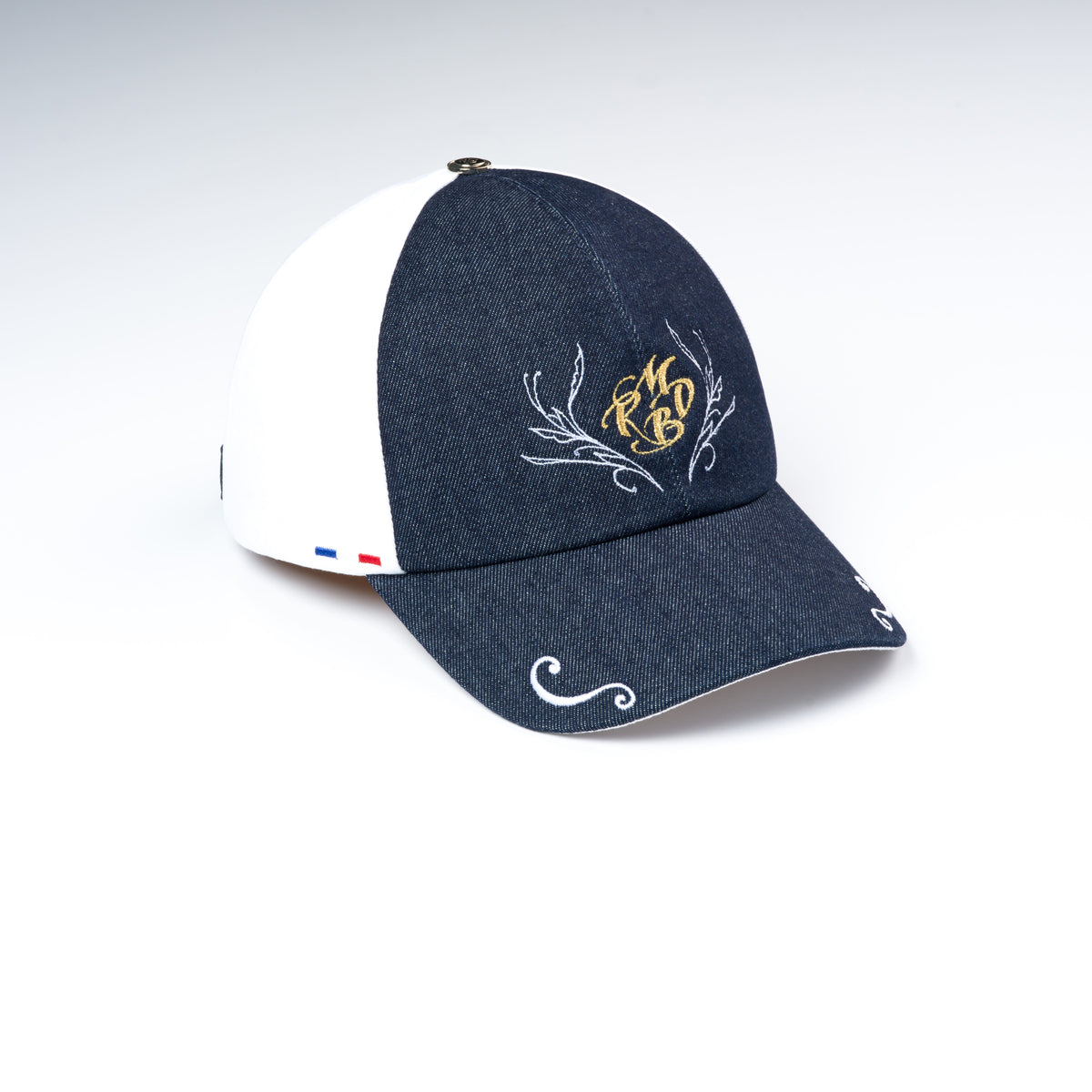 casquette baseball jean denim profil gauche fermoir doré gravé Mark De Belleroy