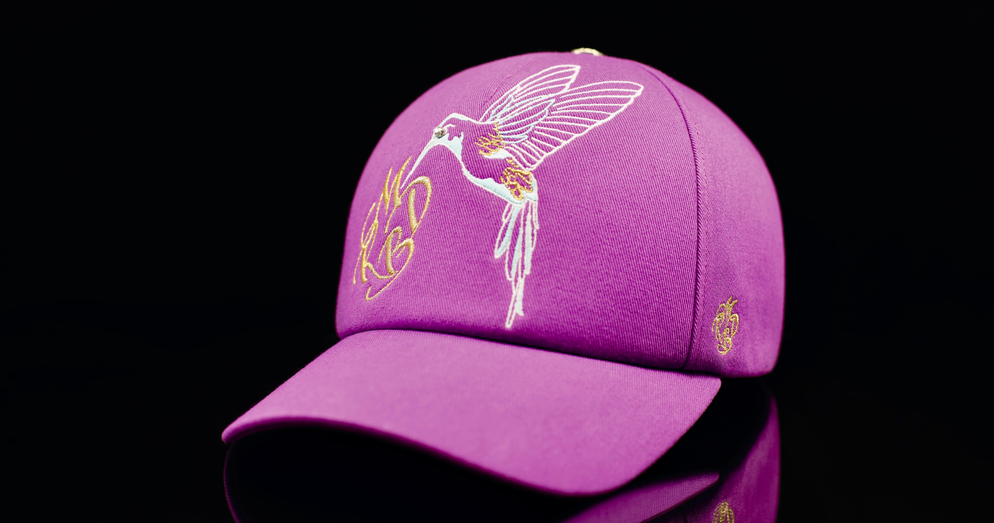 Casquette baseball de luxe avec diamant serti à l'or blanc signée par la maison française Mark De Belleroy