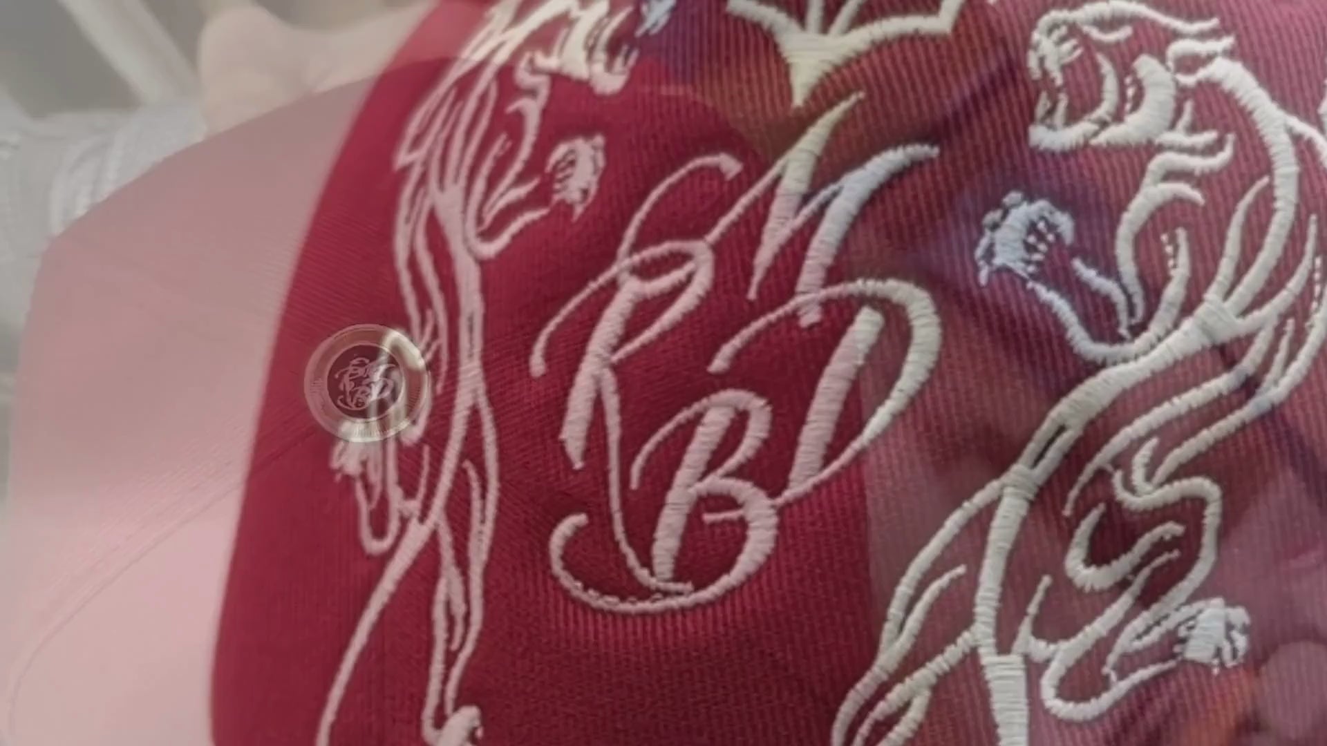 Vidéo casquette de luxe Mark De Belleroy, Luxury french designer caps video, Mark De Belleroy, casquette homme, casquette femme, casquette no gender, baseball cap, caps, Mark De Belleroy caps
