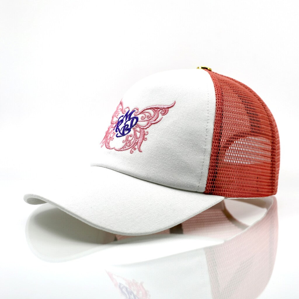 Casquette de luxe Mark De Belleroy - Luxury cap - French cap - Trucker luxury cap - trucker Cap -Mark De Belleroy - Casquette trucker - casquette de luxe - casquette rose - casquette premium - casquette haut de gamme - casquette fabriquée en France - Casquette made in France - Casquette prestige - casquette de collection - casquette fashion - casquette brodée - casquette maison française - casquette maison de luxe - casquette homme - casquette femme - casquette no gender - casquette papillon 