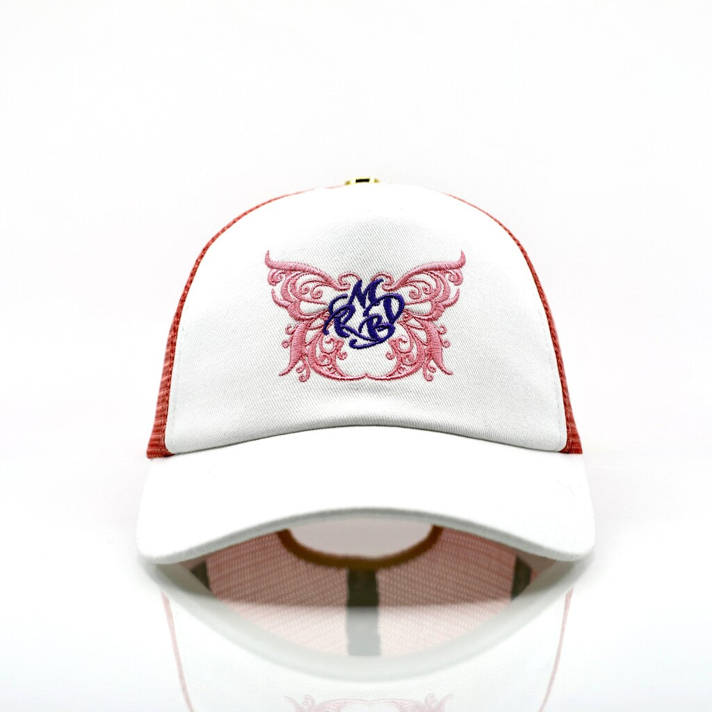 Casquette de luxe Mark De Belleroy - Luxury cap - French cap - Trucker luxury cap - trucker Cap -Mark De Belleroy - Casquette trucker - casquette de luxe - casquette rose - casquette premium - casquette haut de gamme - casquette fabriquée en France - Casquette made in France - Casquette prestige - casquette de collection - casquette fashion - casquette brodée - casquette maison française - casquette maison de luxe - casquette homme - casquette femme - casquette no gender - casquette papillon 