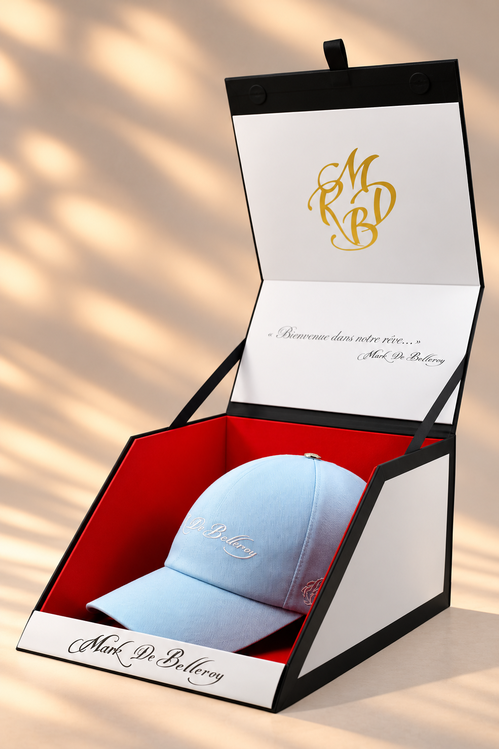 casquette de luxe bleu ciel Mark De Belleroy écrin signature made in France