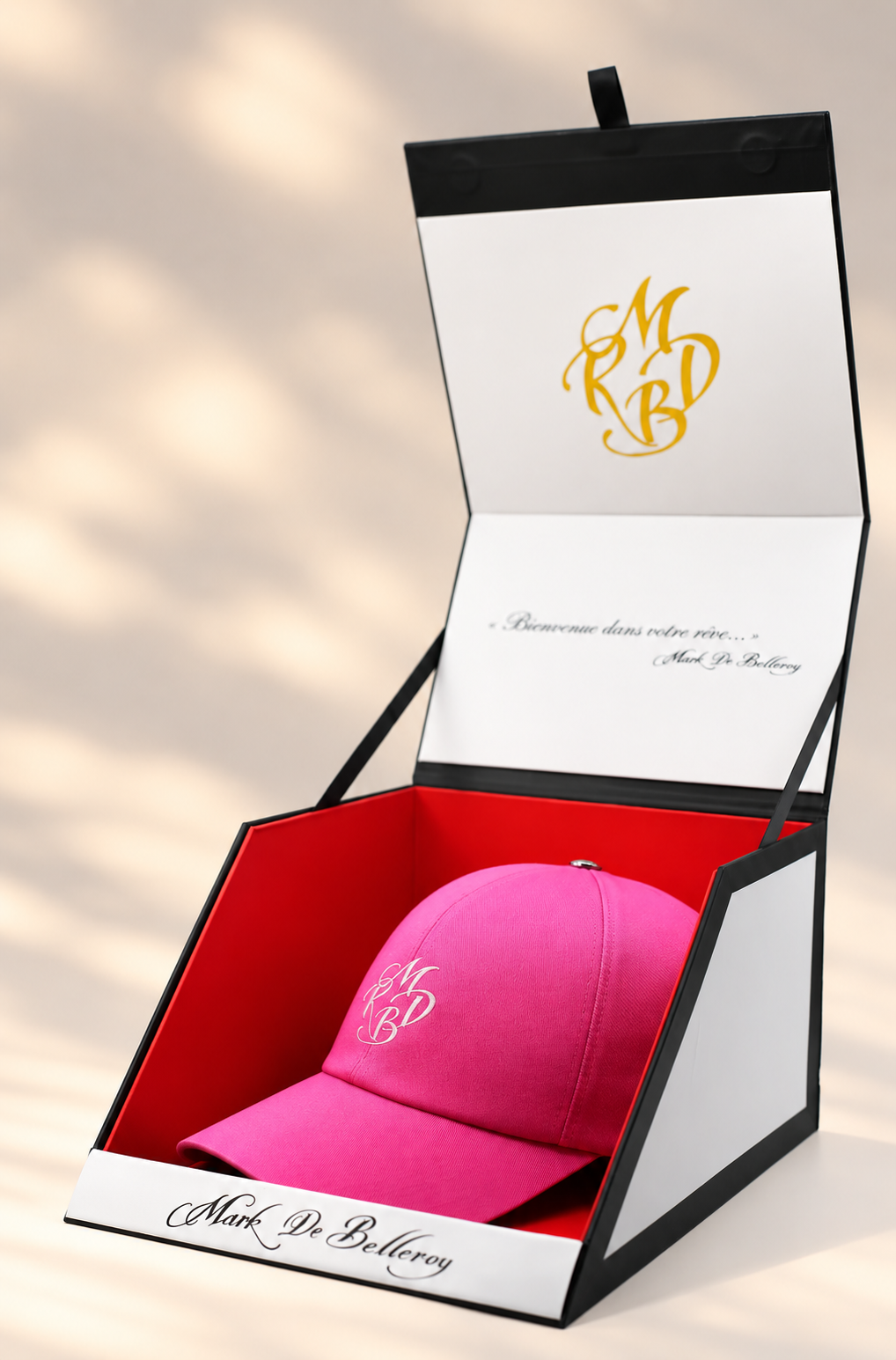 casquette de golf de luxe fuchsia Mark De Belleroy écrin signature made in France
