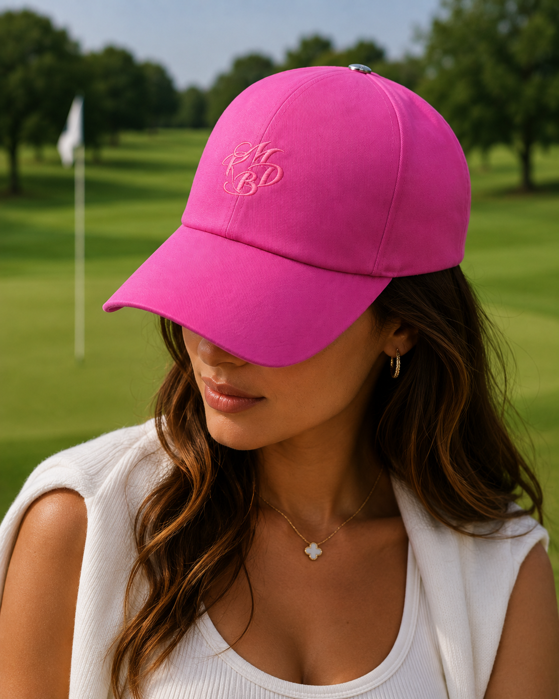 casquette de golf de luxe femme fuchsia Mark De Belleroy Sobriété
