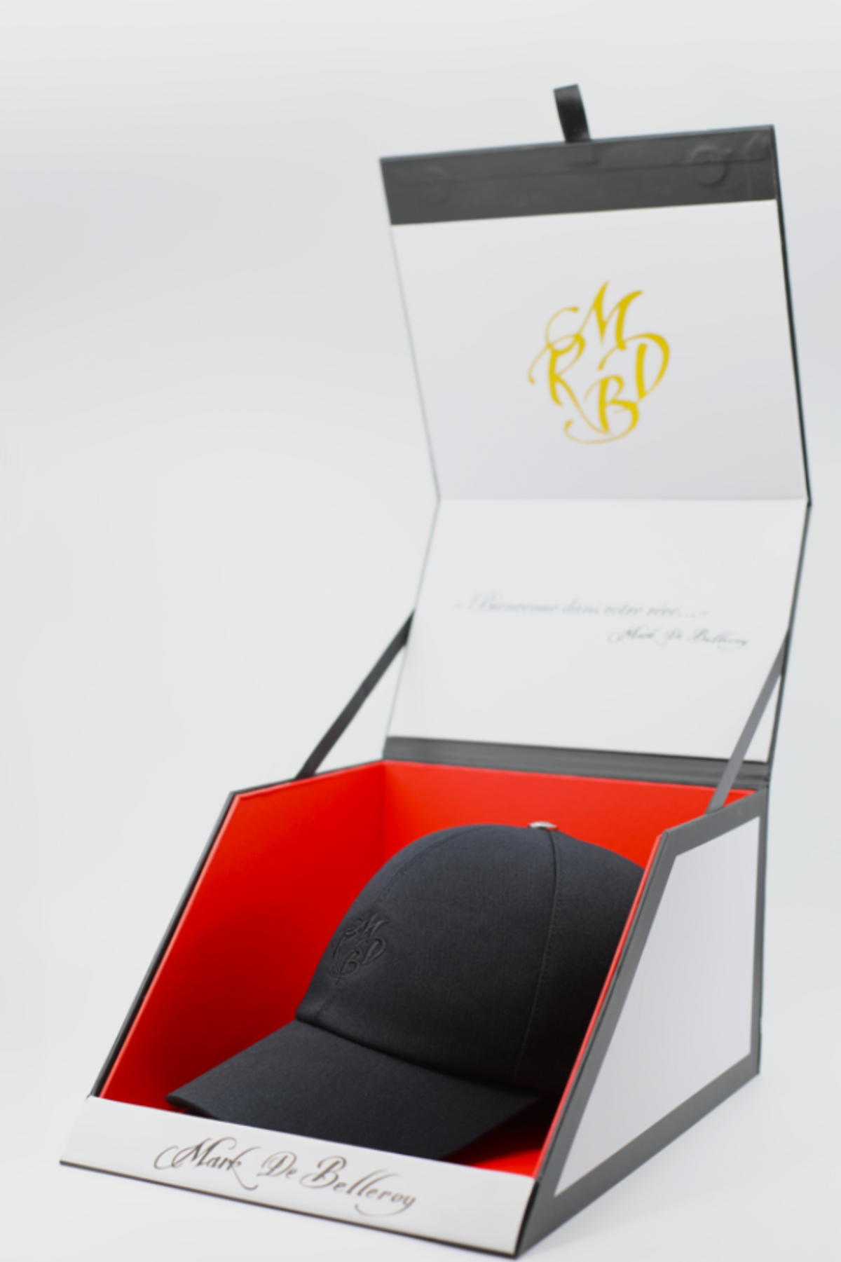 casquette de golf de luxe noire Mark De Belleroy écrin signature made in France