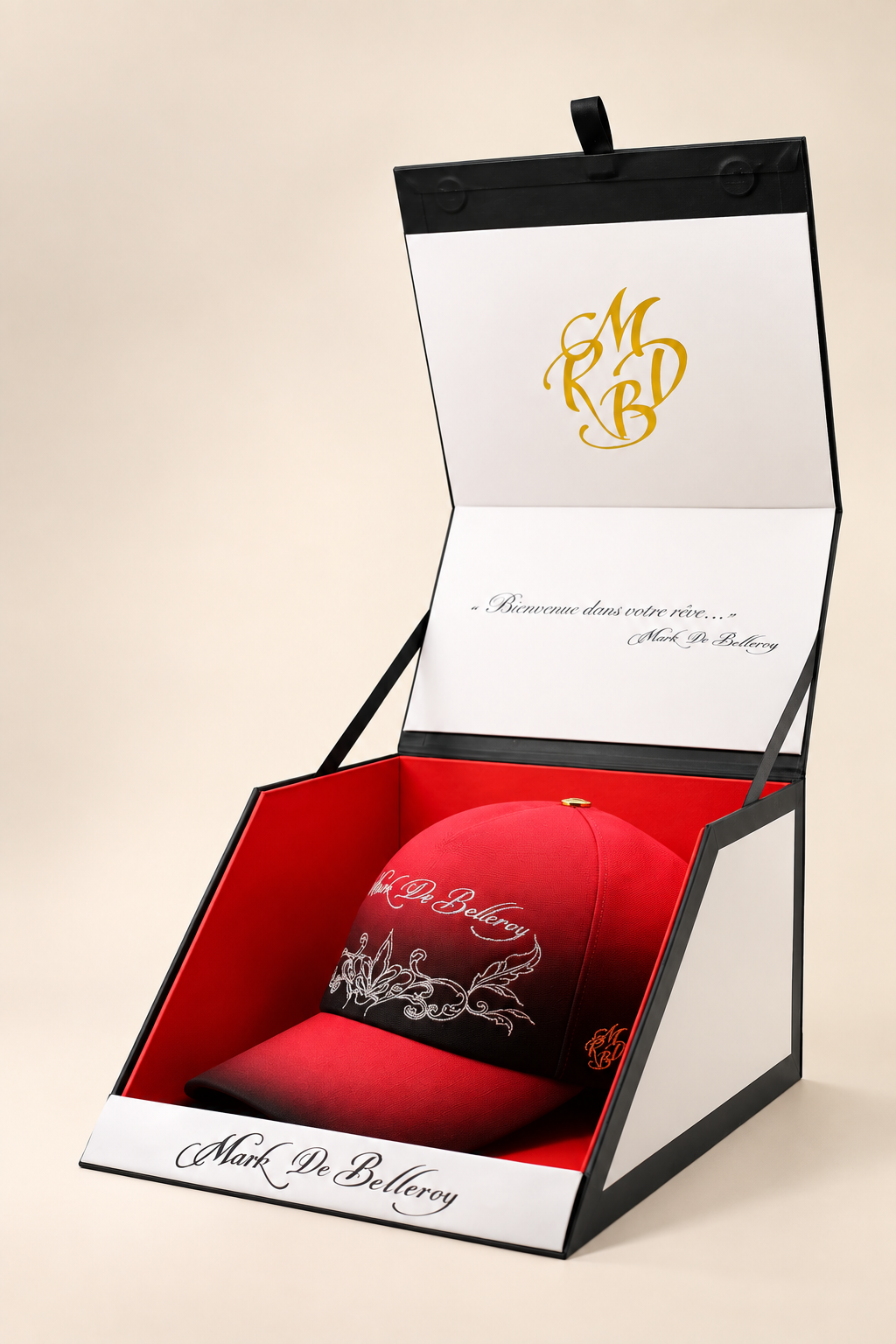 casquette baseball de luxe rouge et noire Mark De Belleroy écrin signature made in France