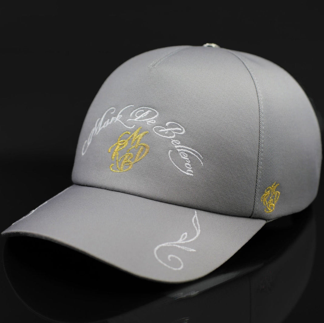 Casquette sur-mesure - Casquette de luxe- Casquette made in france - Casquette Mark De Belleroy - casquette fabriquée en France - casquette brodée - casquette grise 