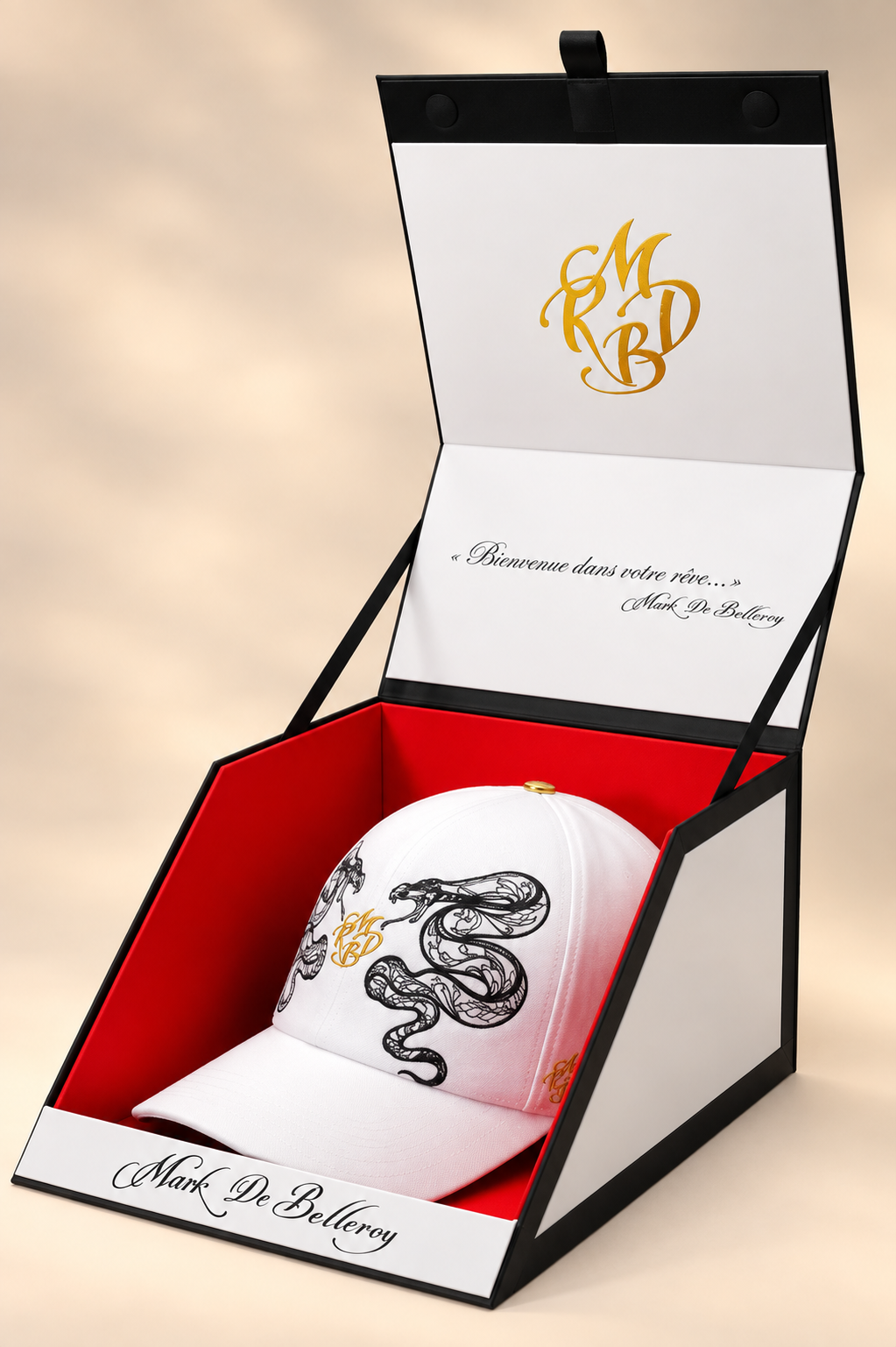 casquette baseball de luxe blanche serpent Mark De Belleroy écrin signature made in France