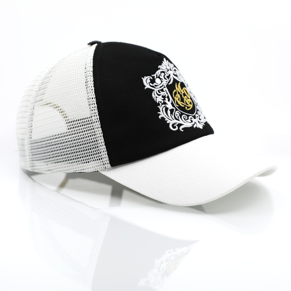 Casquette de luxe Mark De Belleroy - Luxury cap - French cap - Trucker luxury cap - trucker Cap -Mark De Belleroy - Casquette trucker - casquette de luxe - casquette noire et blanche - casquette premium - casquette haut de gamme - casquette fabriquée en France - Casquette made in France - Casquette prestige - casquette de collection - casquette fashion - casquette brodée - casquette maison française - casquette maison de luxe - casquette homme - casquette femme - casquette no gender - casquette brodée