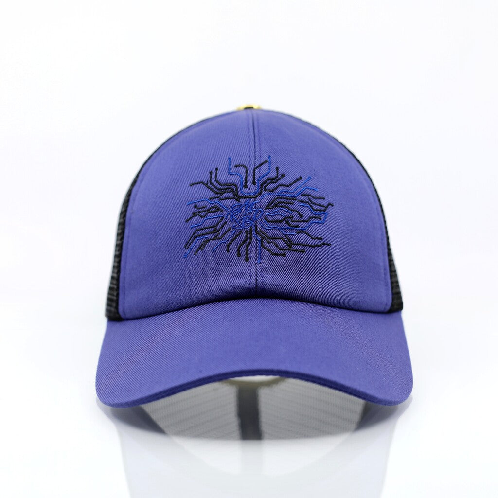 Casquette de luxe Mark De Belleroy - Luxury cap - French cap - Trucker luxury cap - trucker Cap -Mark De Belleroy - Casquette trucker - casquette de luxe - casquette bleu ardoise - casquette premium - casquette haut de gamme - casquette fabriquée en France - Casquette made in France - Casquette prestige - casquette de collection - casquette fashion - casquette brodée - casquette maison française - casquette maison de luxe - casquette homme - casquette femme - casquette no gender - casquette geek