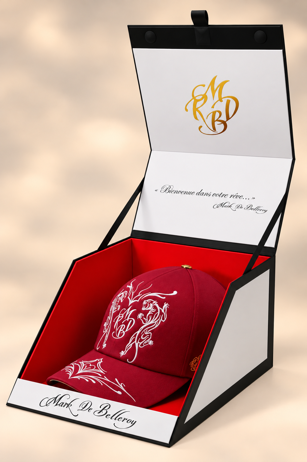 casquette baseball de luxe bordeaux panthère Mark De Belleroy dans son écrin signature made in France