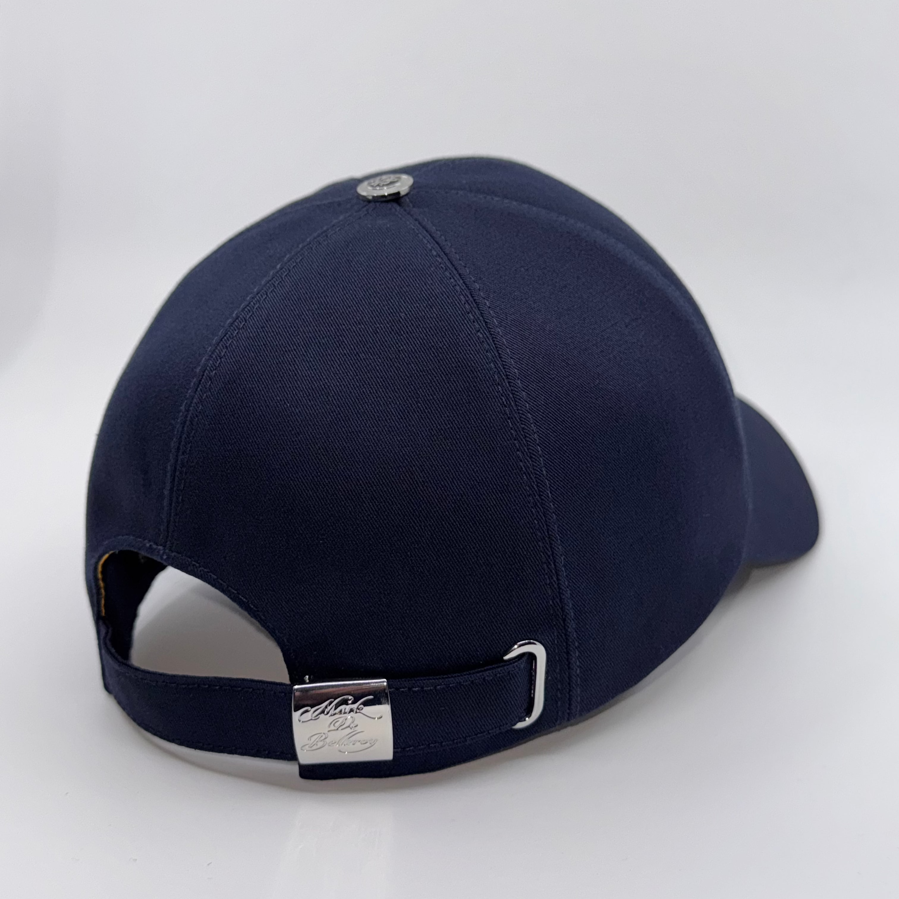 Casquette Bleu Marine Sobriété
