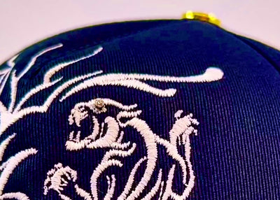 Casquette sur mesure, casquette d'exception, casquette de luxe, french luxury caps, designer luxury caps, french luxury caps, casquette de luxe homme, casquette de luxe femme, casquette no gender, Mark De Belleroy, casquette haut de gamme